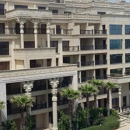 Appartamento Appartement Im Palmen-Garten Varna